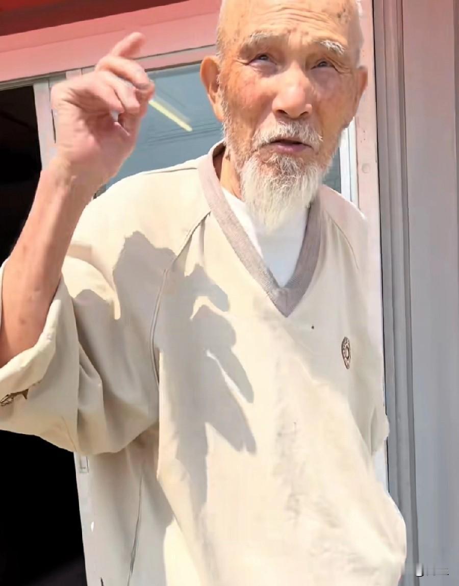 作为主打西北菜的西贝，放着中国几千年的米饭文化不学，非要去捧日本“米饭仙人”的臭