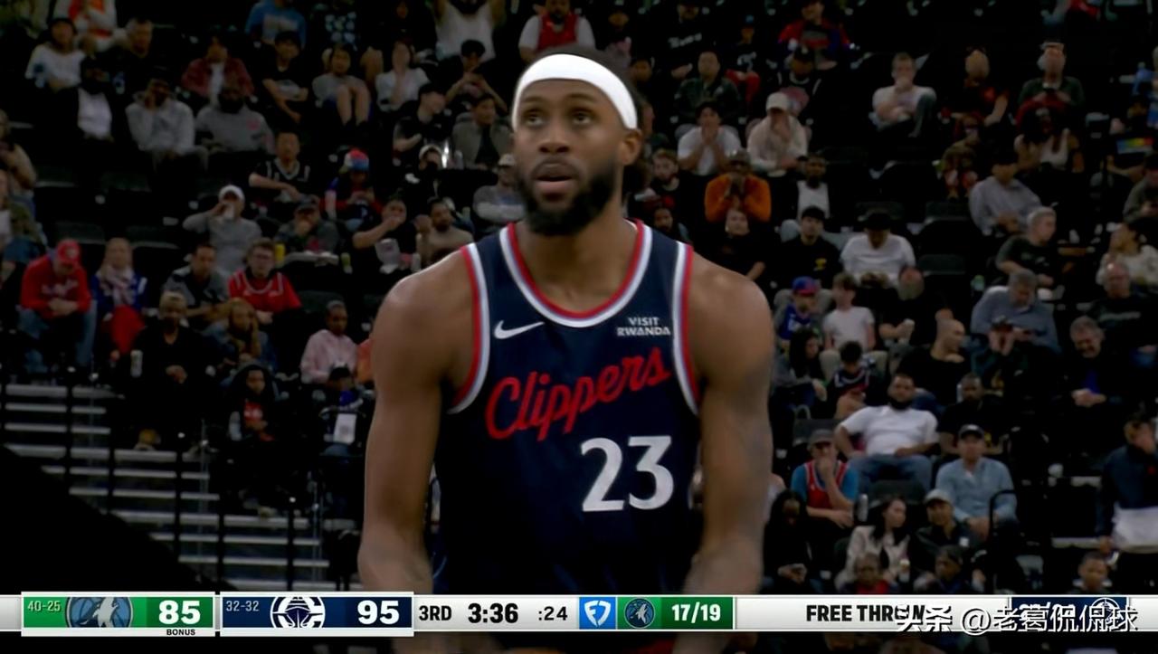 快船悍将杰克逊真是球队的替补神兵！在今天快船主场以153：128大胜森林狼的比赛