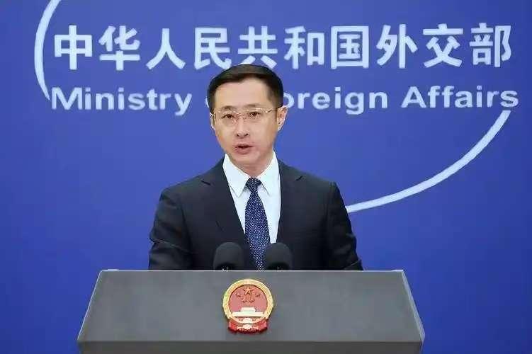 巴拉圭总统窜台这事儿，就是一场闹剧。5月7日外交部发言人林剑就提醒巴拉圭当局，一