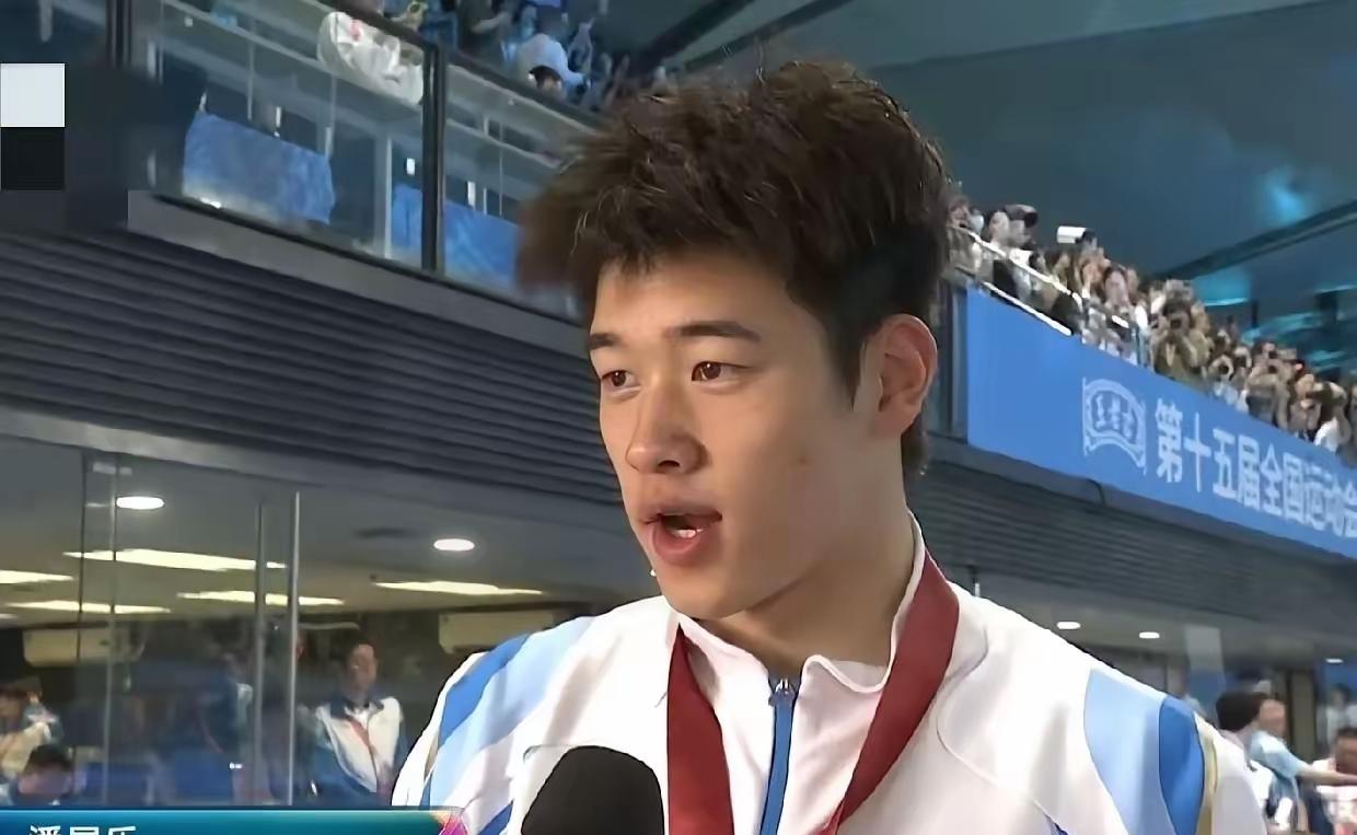 潘展乐如此低迷的5大要素：
1.巴黎奥运会夺金后，参加应酬和活动太多，影响了整体