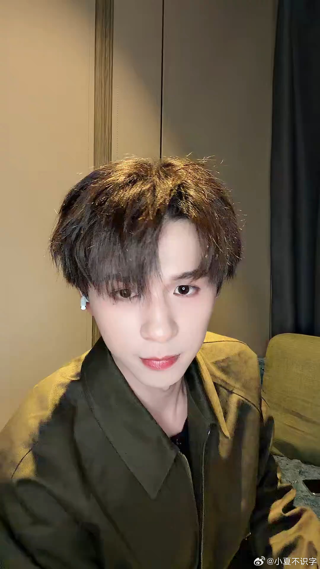 何浩楠直播 何浩楠直播里聊舞台超认真，私下又软萌，北京音乐节双向奔赴 