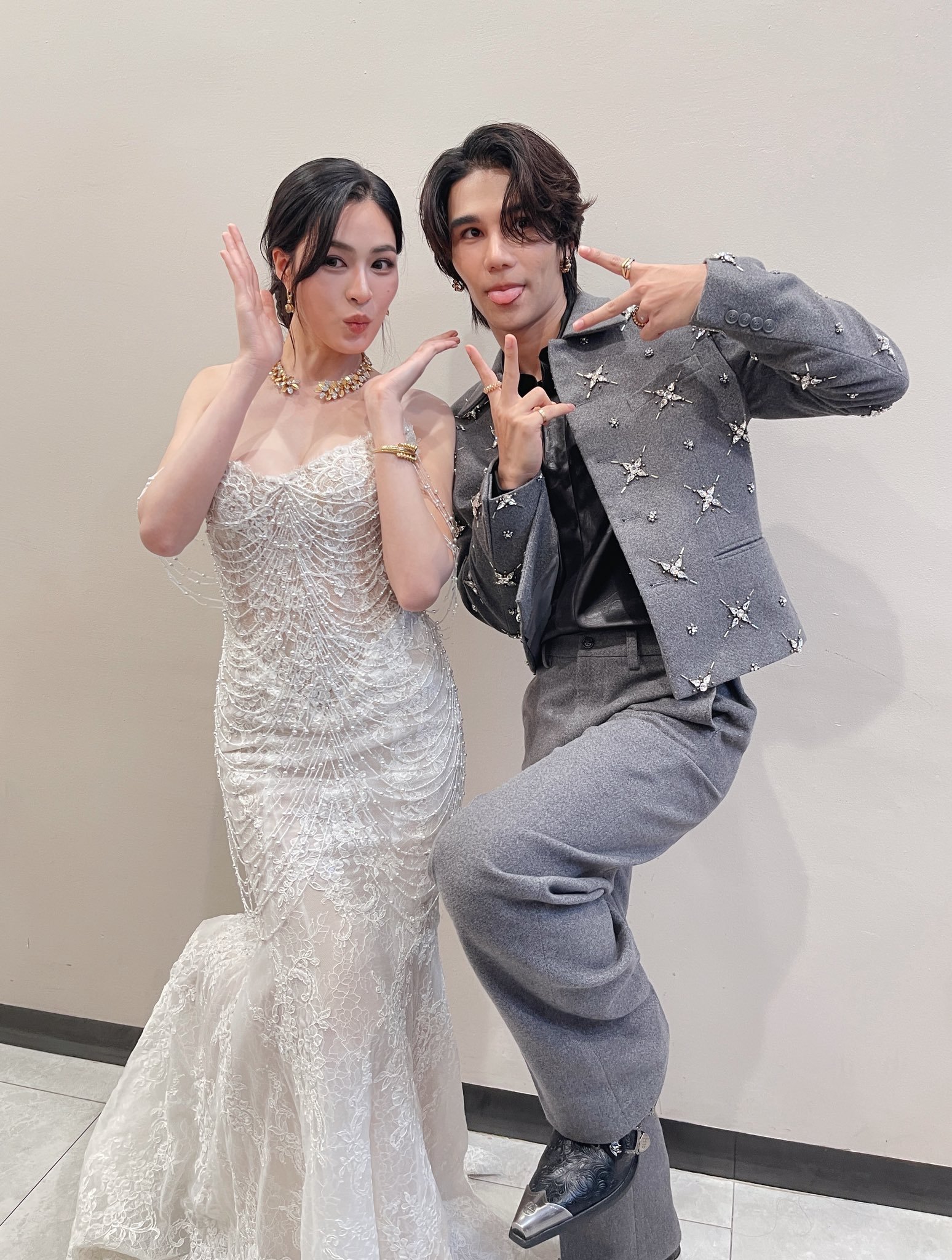 和Jeff合照来了，卡地亚family的见面仪式邝玲玲微博文化交流之夜泰国站