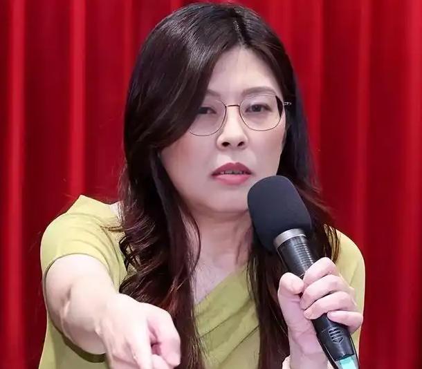 金门县长陈福海公开放话：金门全县上下，从老人到小孩，没一个人反对直通厦门机场的大