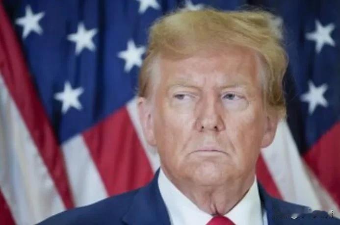 特朗普这次真的怒了！居然威胁要起诉《纽约时报》和CNN，就因为这俩媒体报道美军打