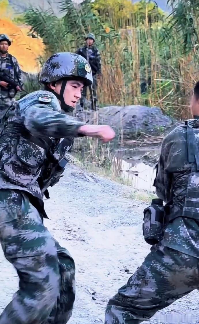 欧豪打戏招式 沉浸式看完这段对战，没有花里胡哨的包装，纯粹的格斗技巧和力量感，看