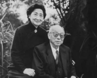 张学良病逝于美国檀香山。

死后，其儿子遵从父亲遗愿，把全部遗产捐给美国哥伦比亚
