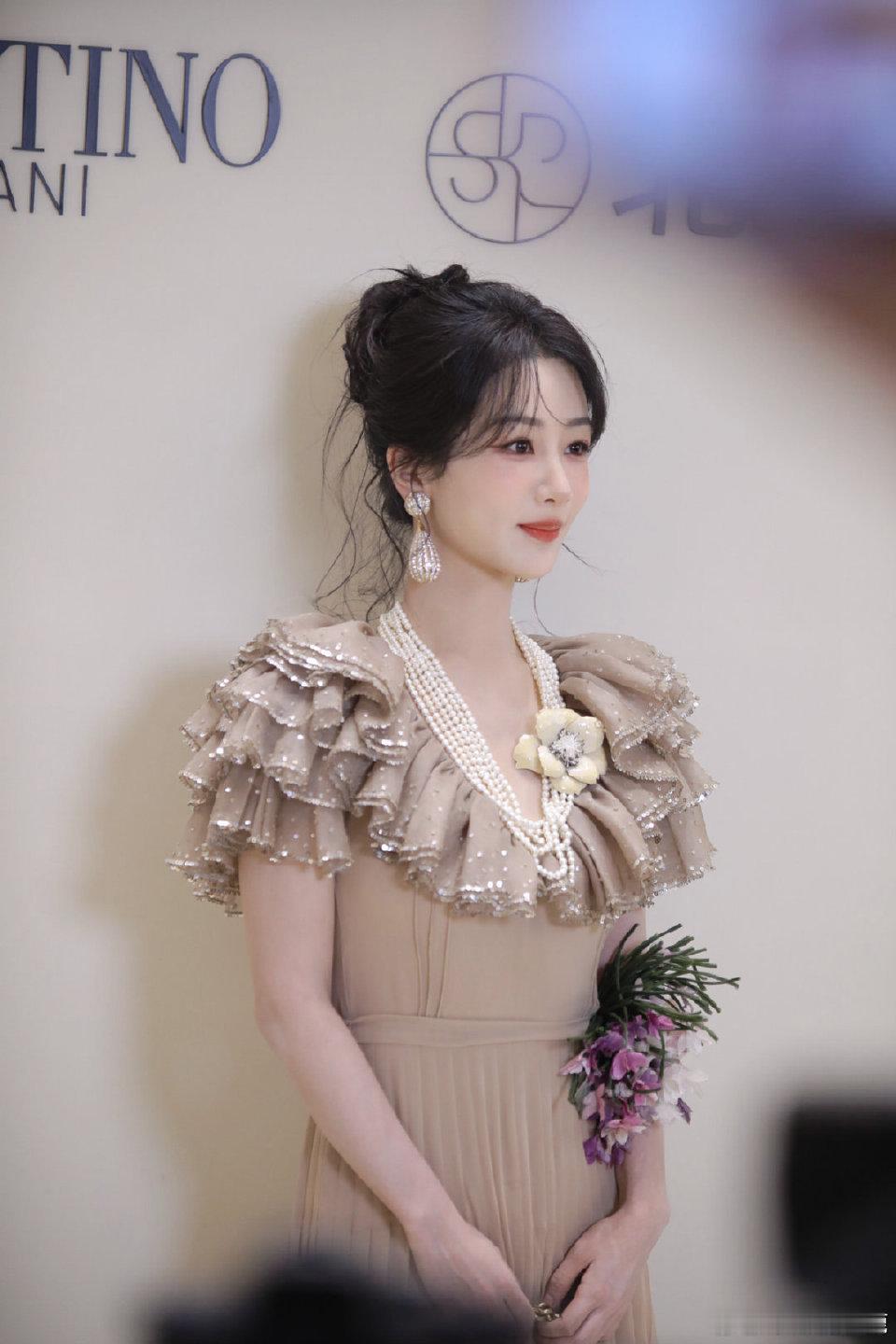 杨紫优雅公主  杨紫布灵布灵的 美丽 