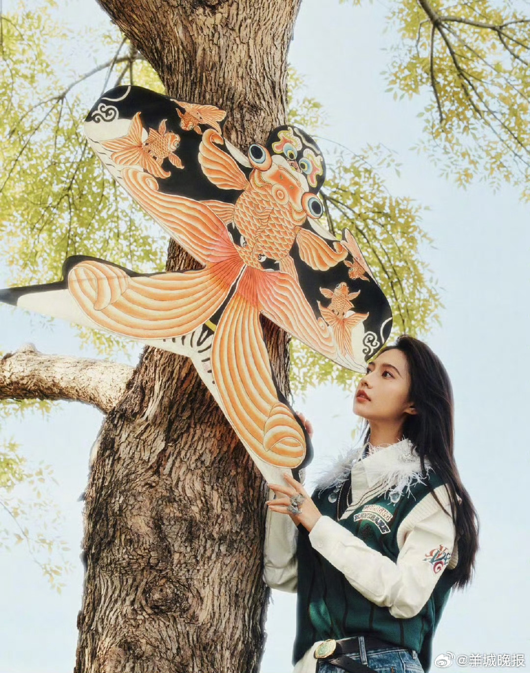 【春日游玩，当然少不了风筝和阳光】趁着好天气出门踏青，草地、微风、暖阳、高飞的风