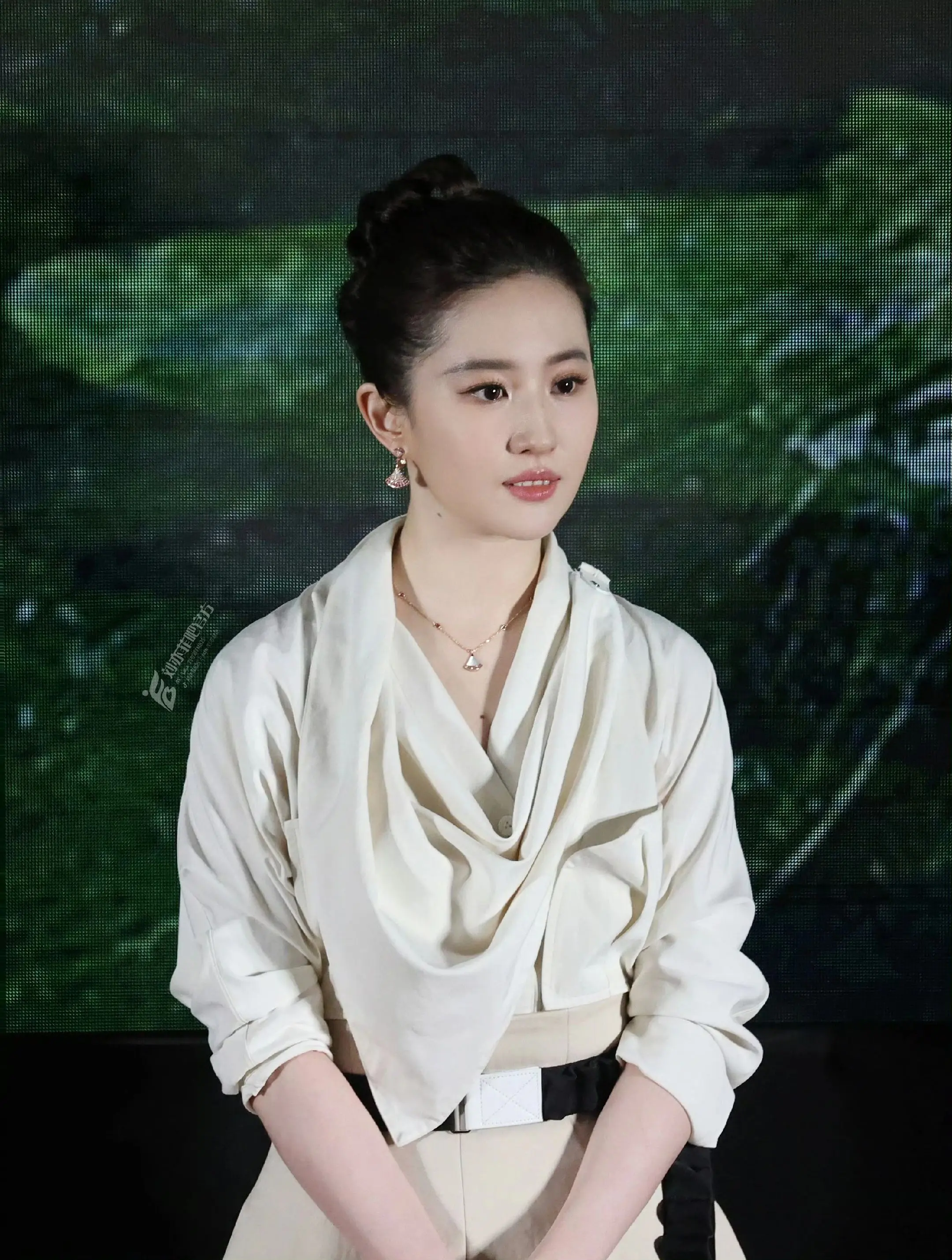 女神就这样美。