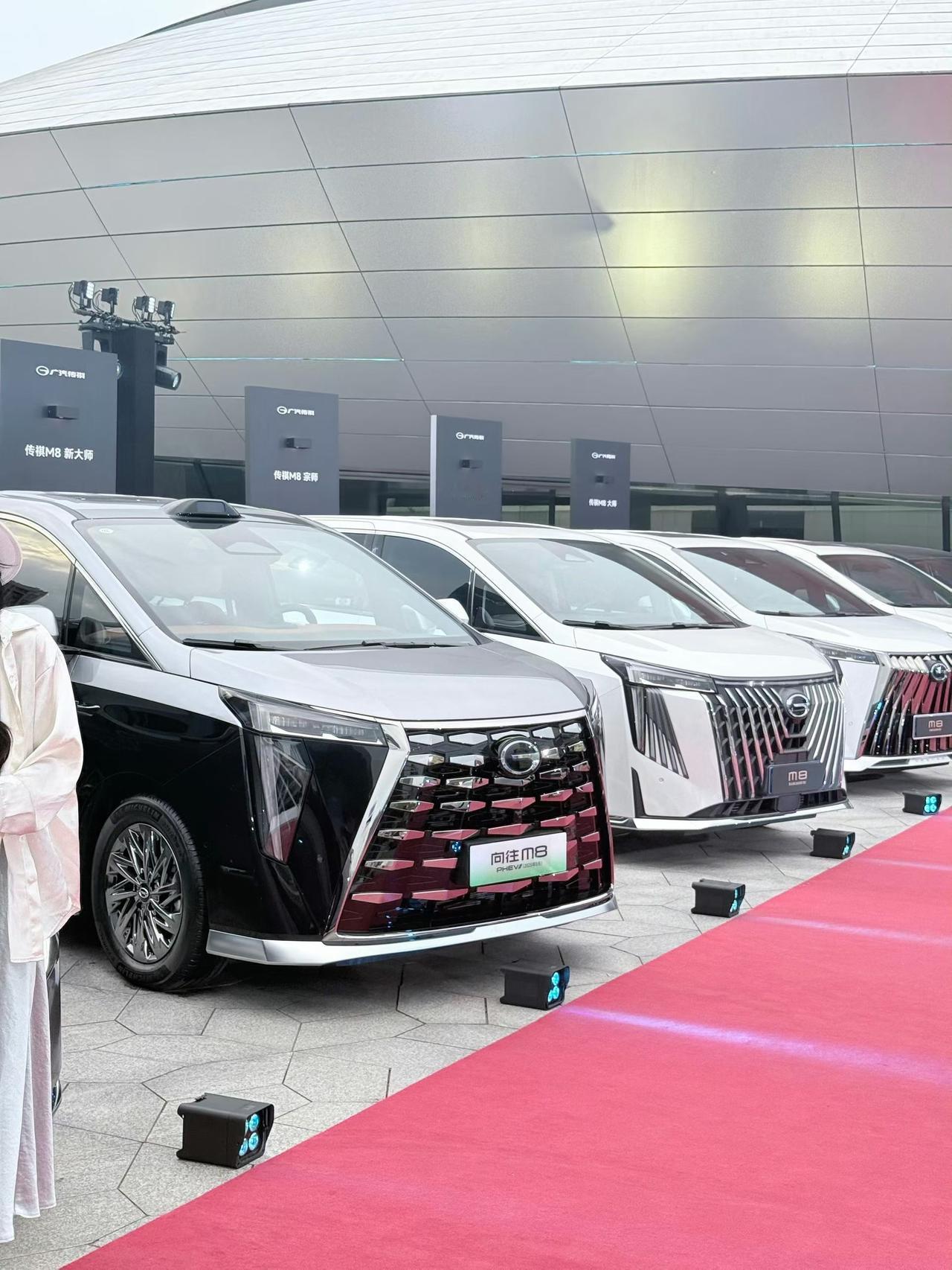 在内卷加剧的MPV市场，广汽传祺此次推出向往M8 PHEV-L与E8 PHEV，