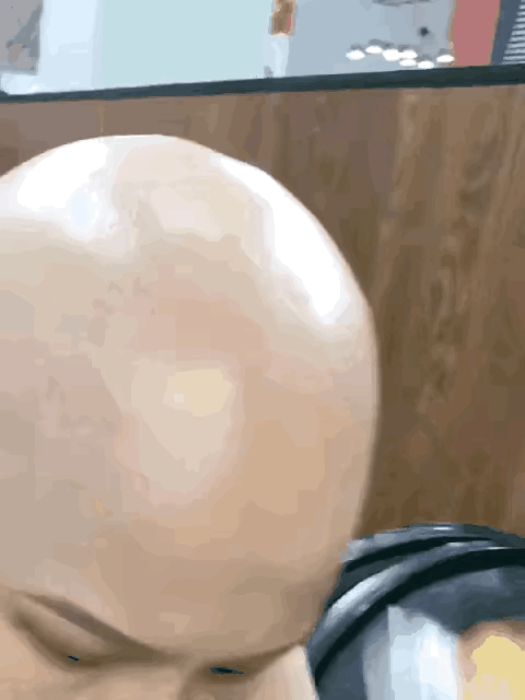 1：没有头发的小姐姐，完全不影响她的颜值。

2：太残忍了，也不知道多久能熟。
