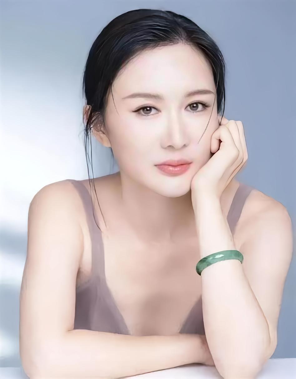 支持杜星霖起诉不负责任者：
1 人家年龄大小，跟他人无关。家里关系怎么样，外人也