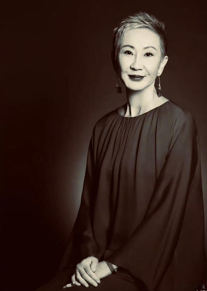 向太提起施南生鲁豫气得胃疼老一辈人对婚姻和感情的看法确实和现在的人不一样，向太和