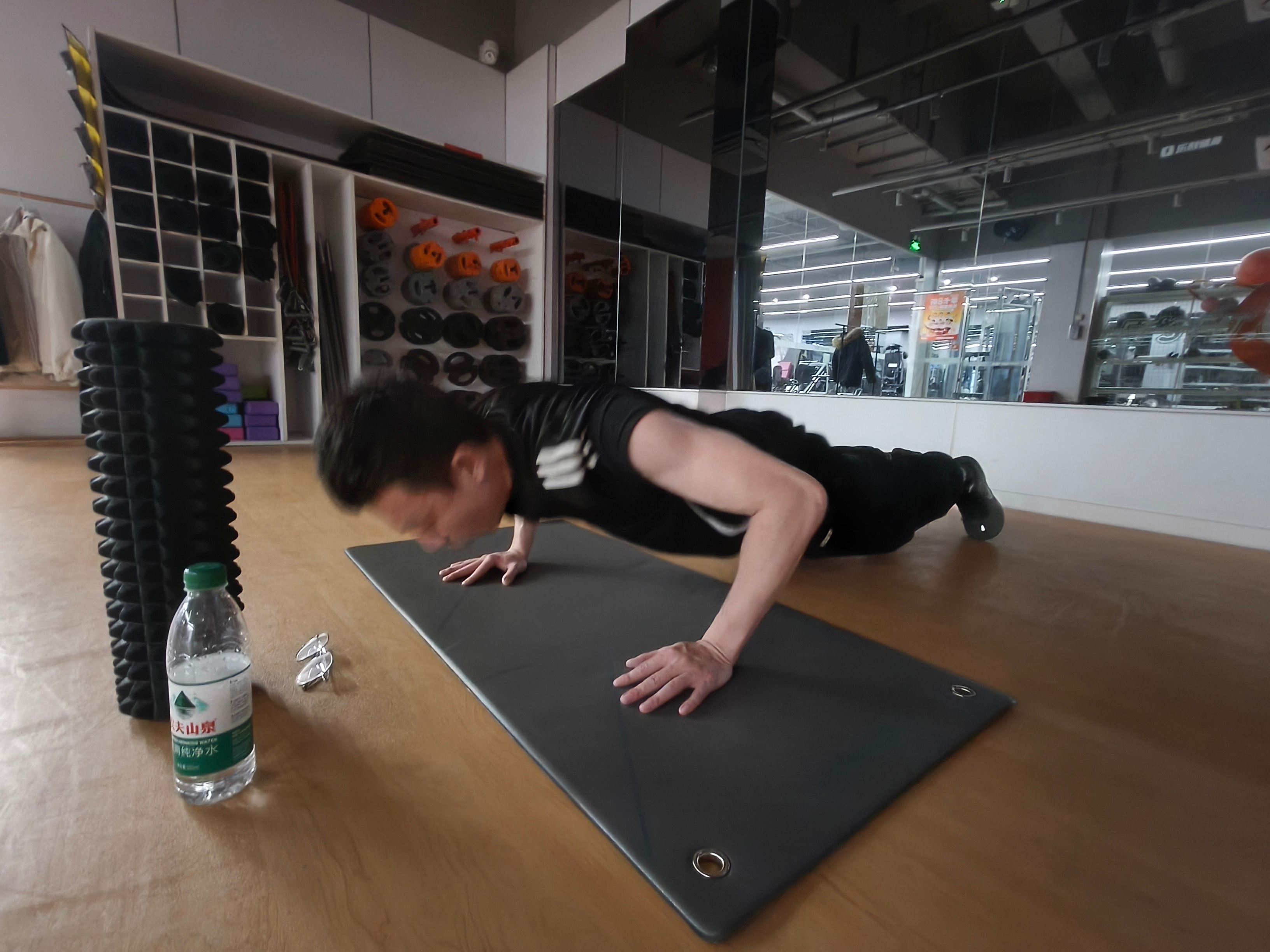 47秒50个标准俯卧撑达成！超过自己十年前的成绩了持续训练2个月的结果  望周知