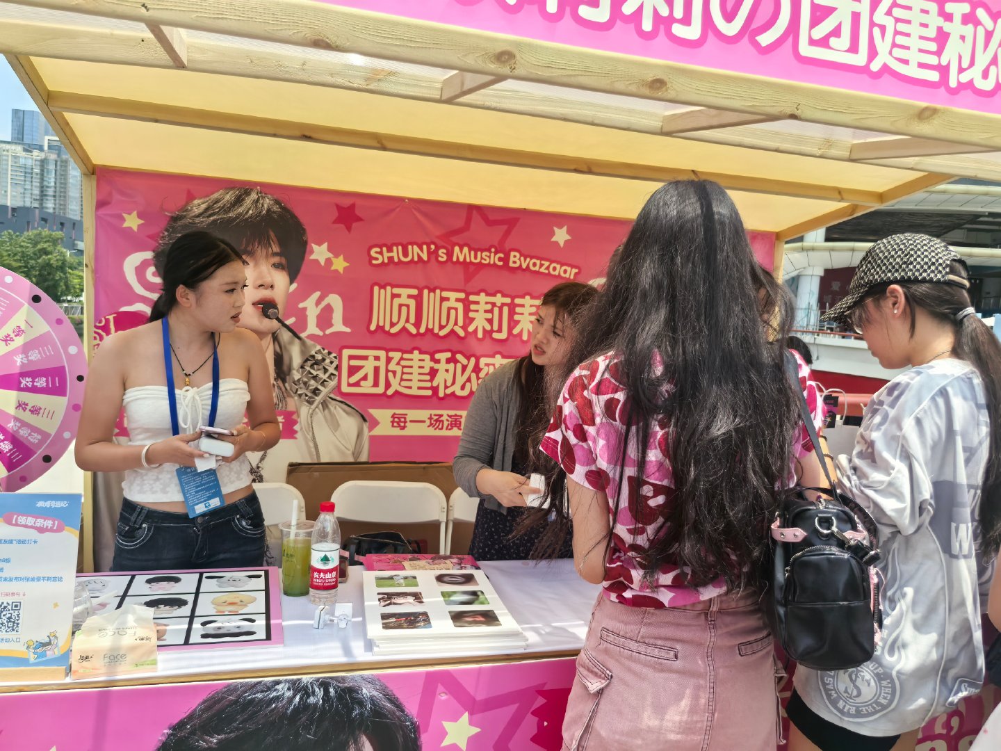 张峻豪表情包多到能消消乐 谁能拒绝满是小顺表情包的消消乐展位！不同时期的可爱表情