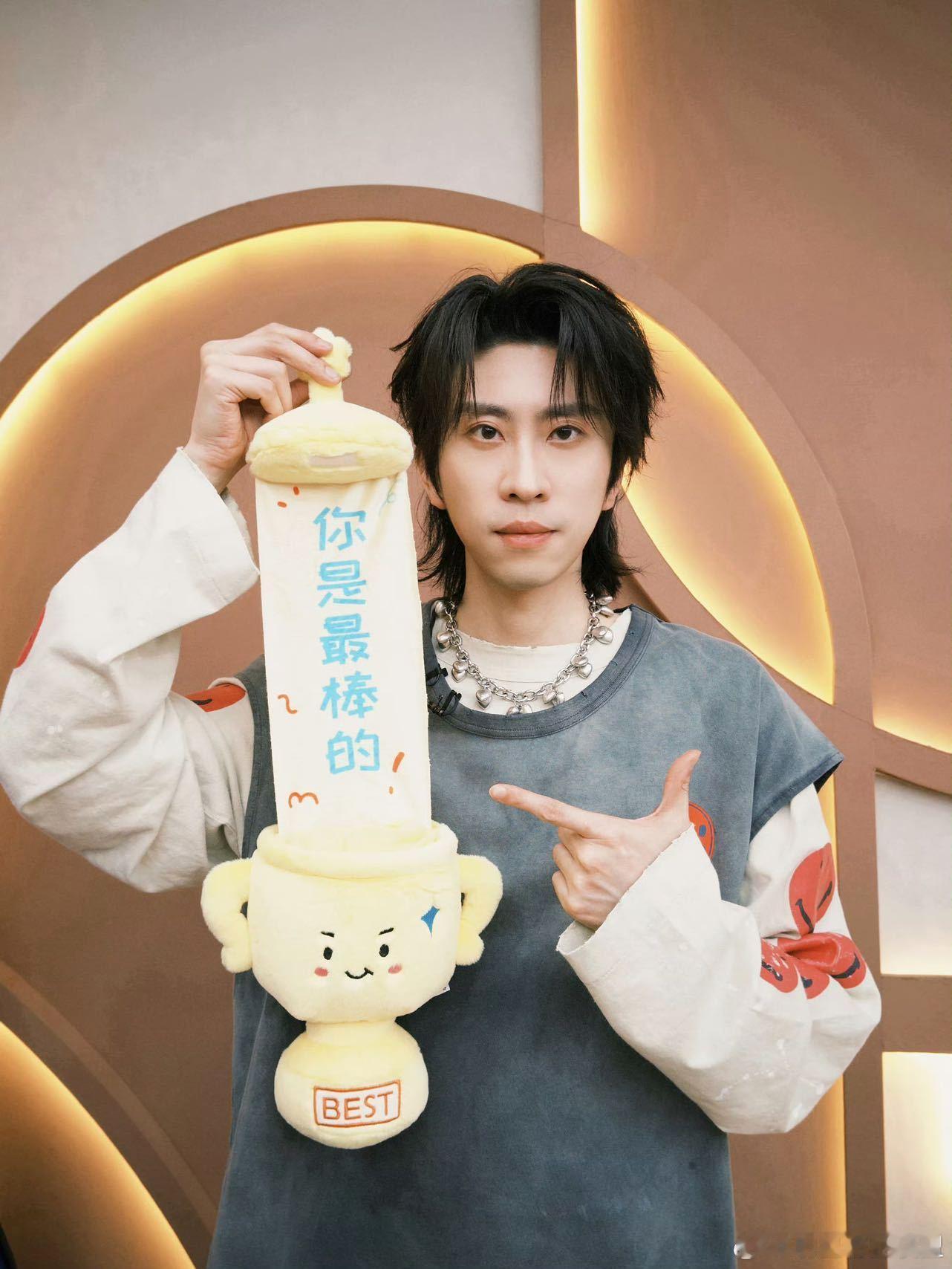 蒋易帮偶遇大学生分析换专业蒋易 老哥哥就是会疼人 咱们就是说，蒋易这条长文完全正