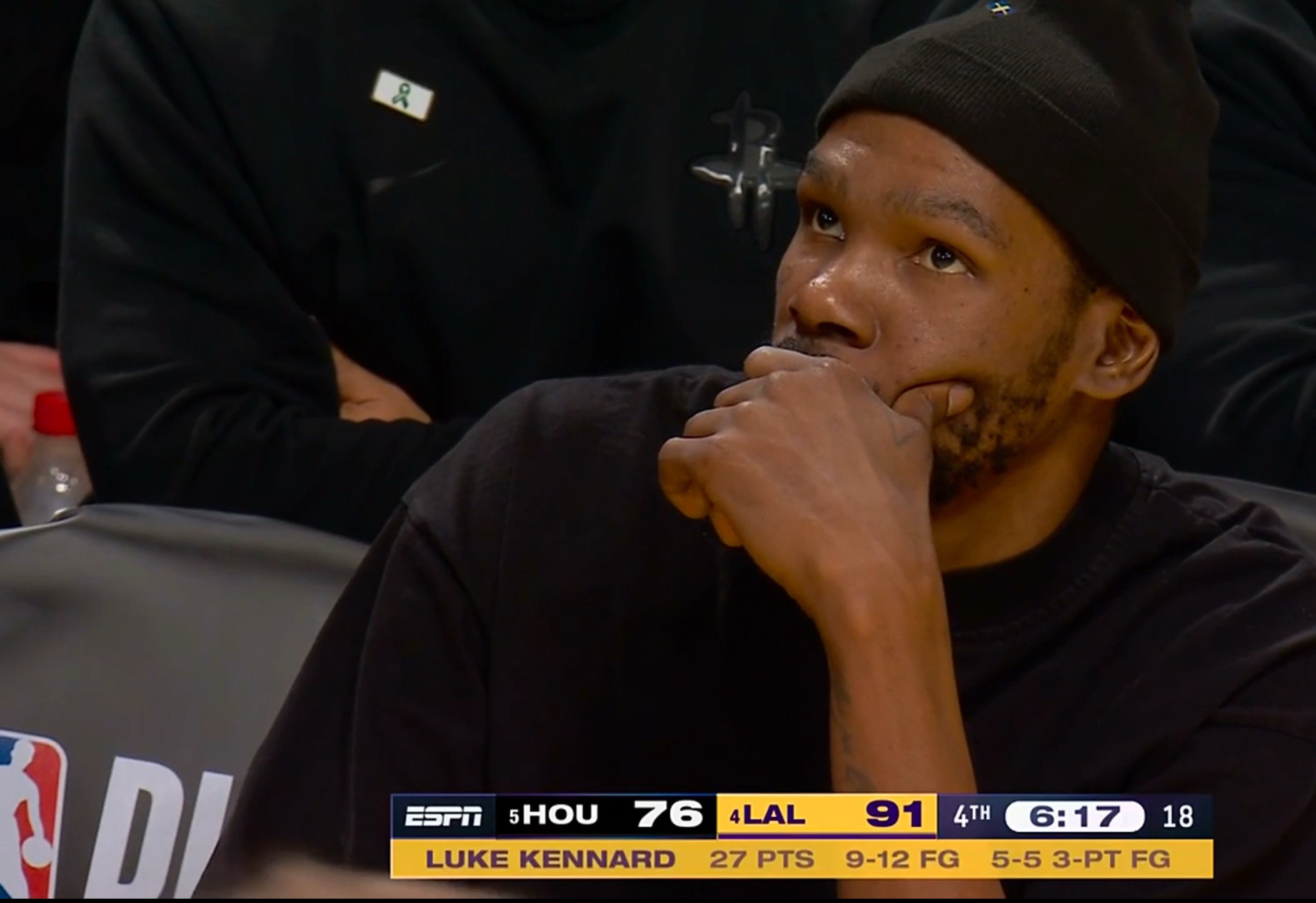 吃了个中饭休息了一会冷静下来了其实吧还是要恭喜湖人恭喜湖人拿下G1避免被横扫火箭