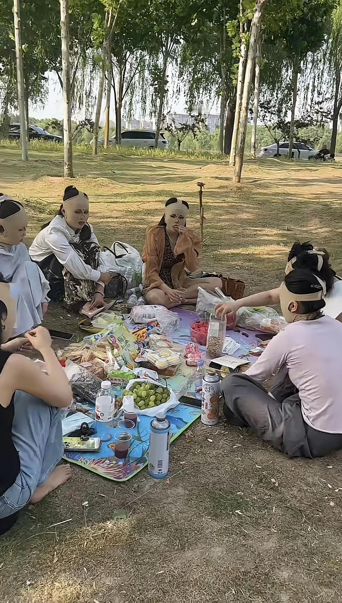 妖怪聚会的感觉[捂脸]
