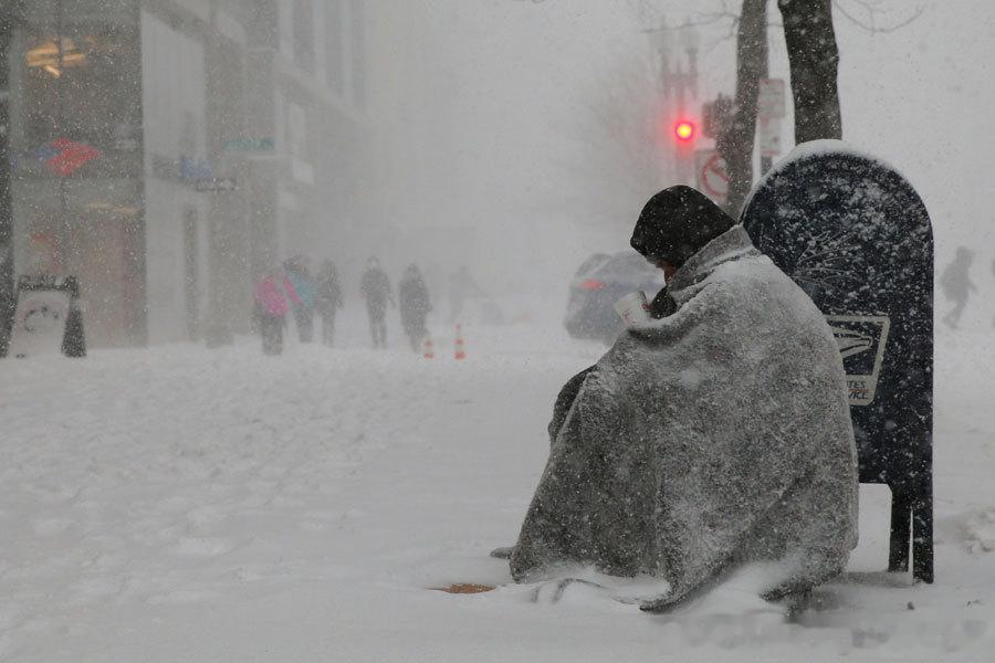 美国超级暴风雪大量流浪汉冻死街头 截至1月28日，席卷美国的极具破坏性的冬季风暴