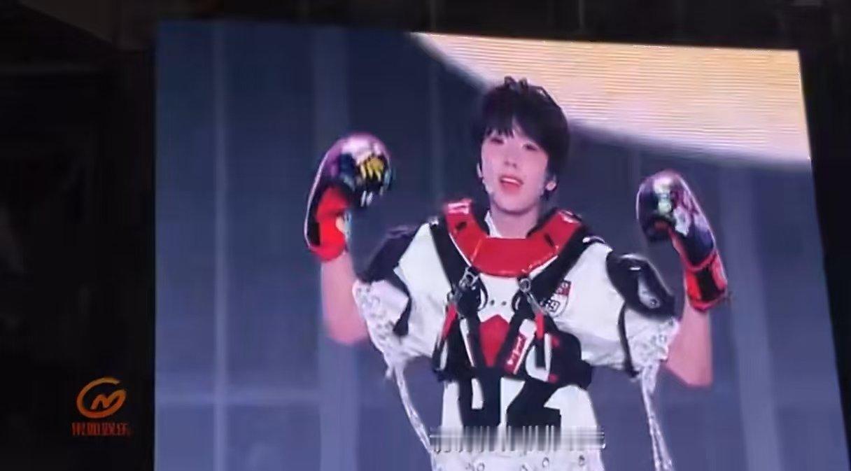 聂玮辰陈思罕双人镜头 被聂玮辰陈思罕双人镜头狠狠惊艳到！舞台上他们活力四射，互动