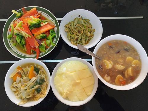 我给儿媳伺候月子，结果她刚出月子就要回娘家住两个月！我真的觉得心寒，儿媳就是胳膊