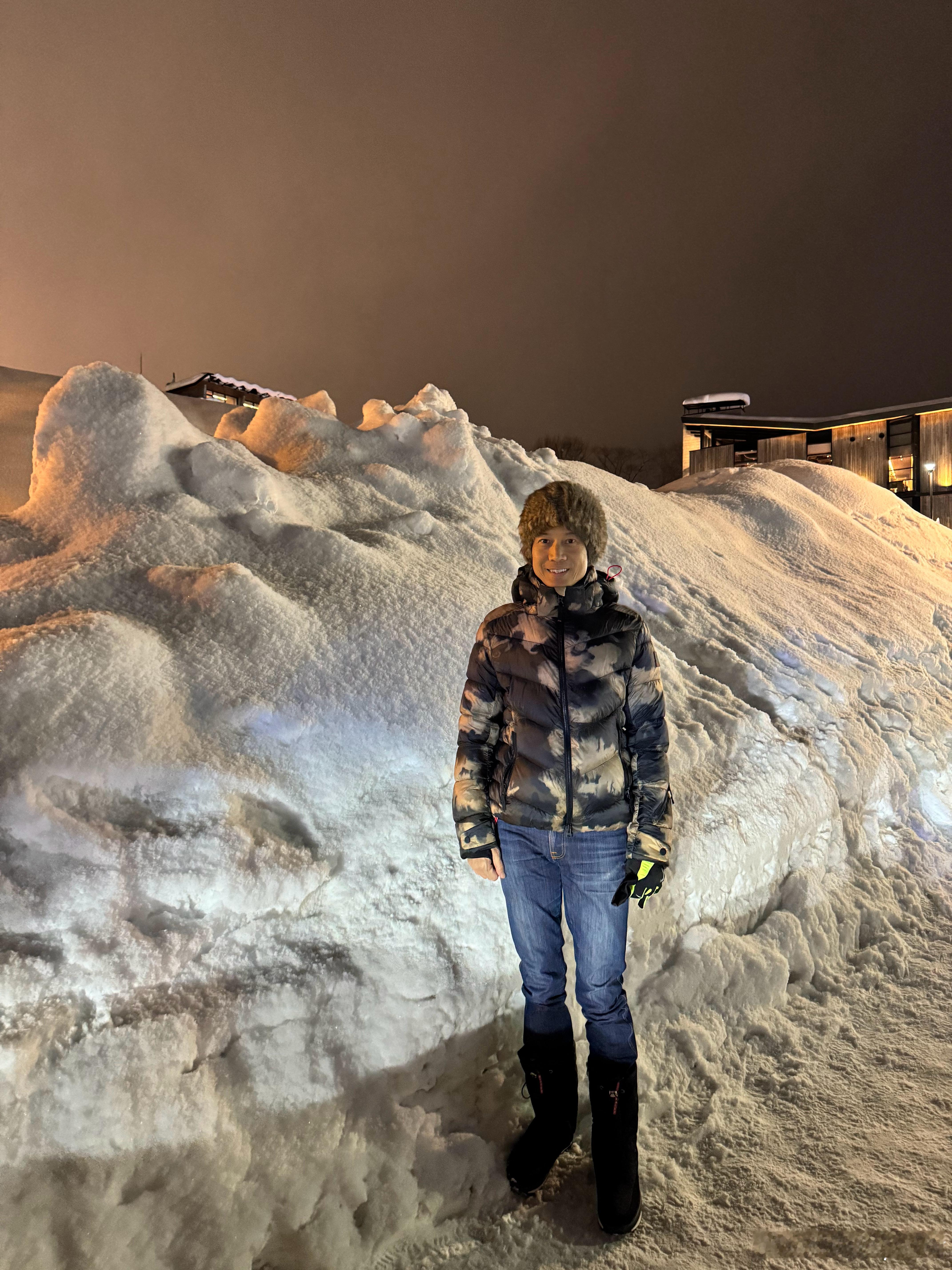 旅途第二站嚟到滑雪嘅地方啦，放低行李出去食飯，跟住就去超級市場入滿貨最緊要。  