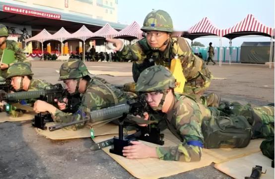 台湾网友一针见血：如果战败，阵亡士兵的抚恤金该找谁要？找民进党？它可能早就跑了；