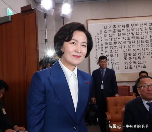 韩国共同民主党京畿道知事候选人初选，因女性候选人10%加分政策陷入争议。此次参选