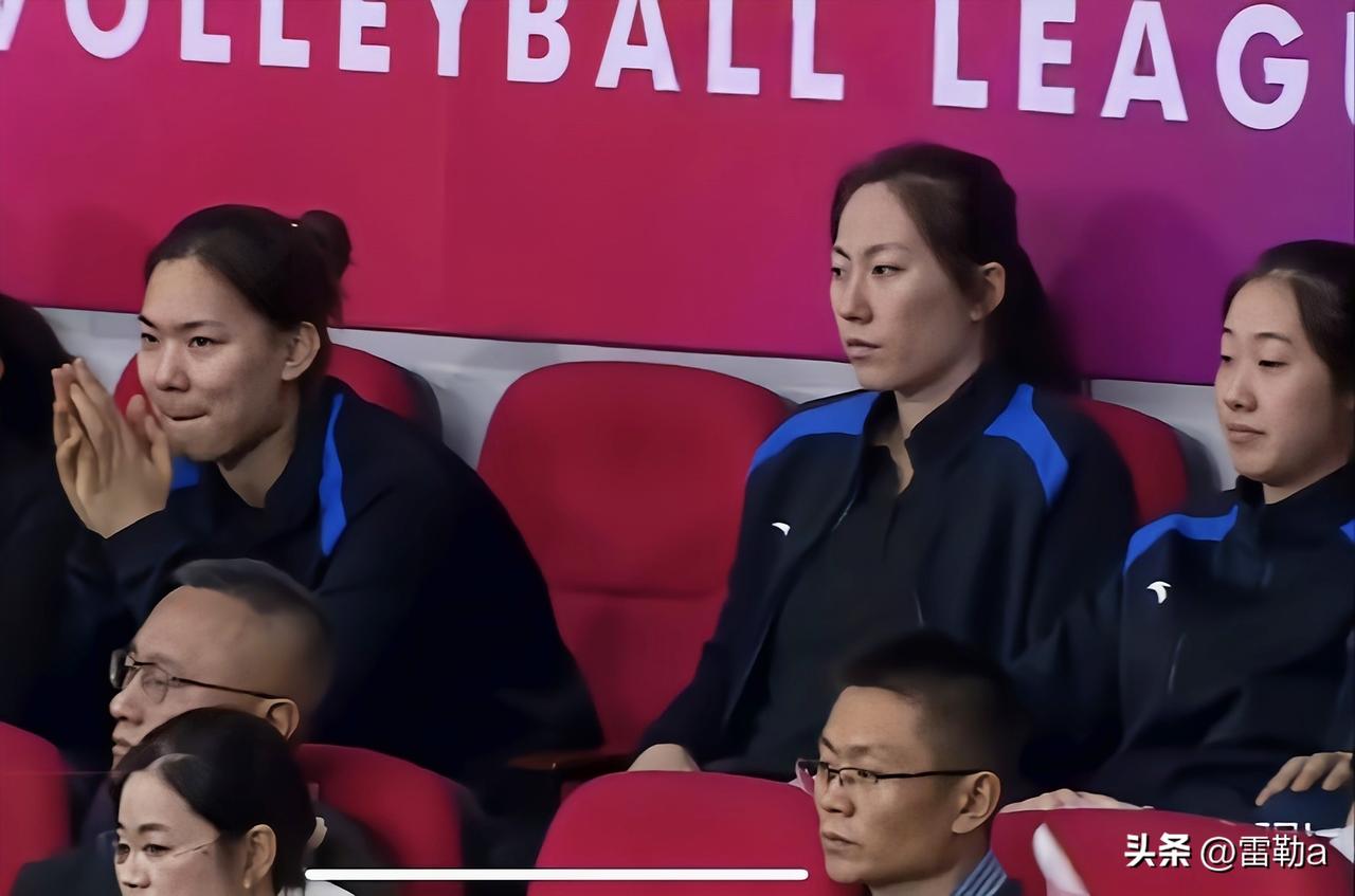 女排超级联赛🏐｜路透社场外“花边”三消息！

①昨天女排决赛首场比赛，上海女排