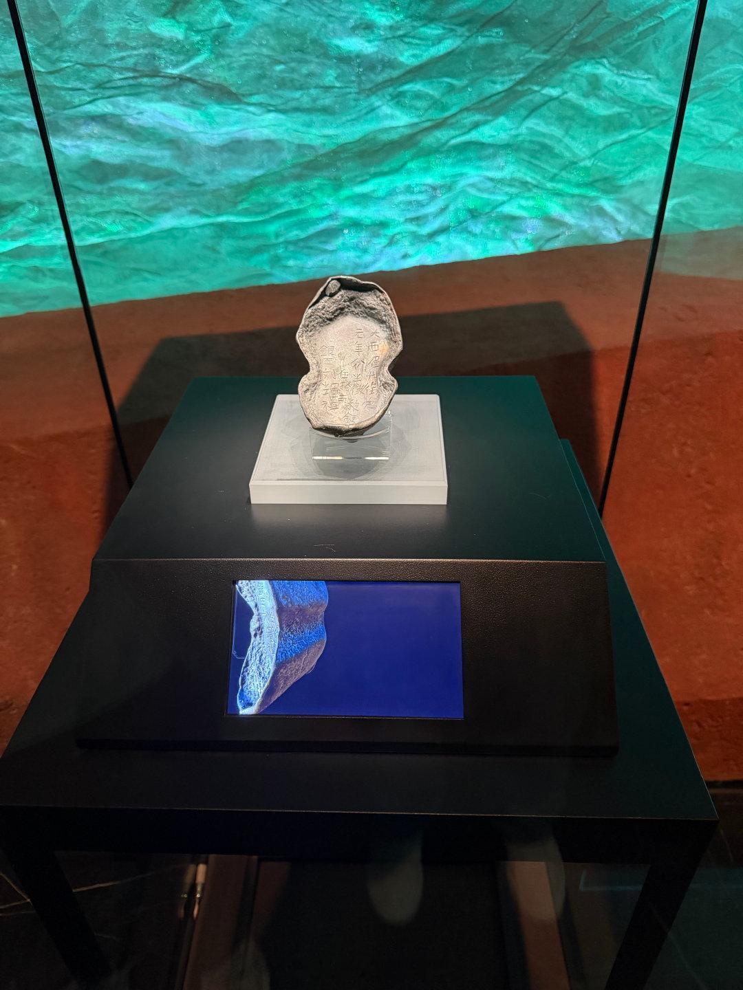 走进眉山江口沉银博物馆踏入展馆，便与数百年的历史相逢。水底沉睡的金银器物重见天日