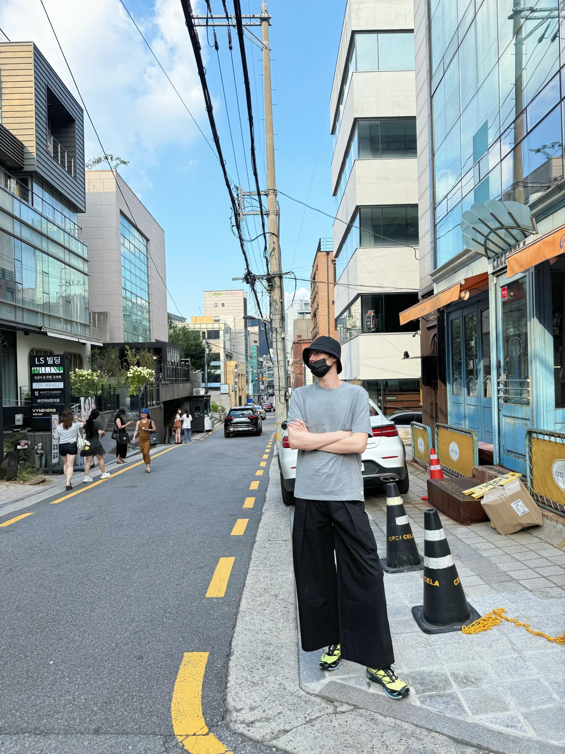 胡一天  胡一天剧宣期状态松弛感拉满在韩国逛街～走走停停的一天胡一天江逾白 od