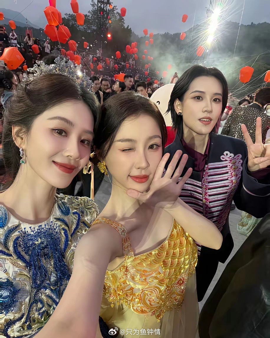 虞书欣，难掩失落！3月27日，虞书欣和祝绪丹，连夜冲上热搜。同场活动零互动、擦肩