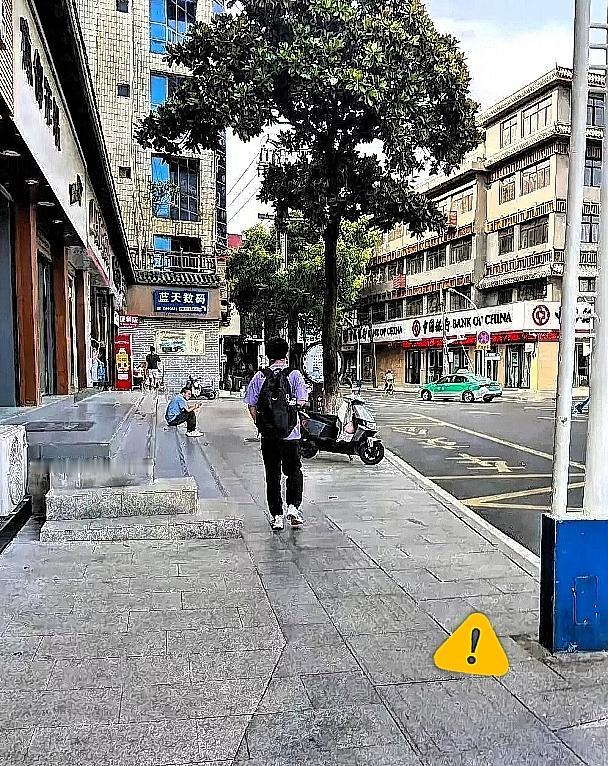 我闺蜜的儿子遭遇裁员，整个家庭压力陡增。小两口去年刚结婚，两家合力凑资金在上海购