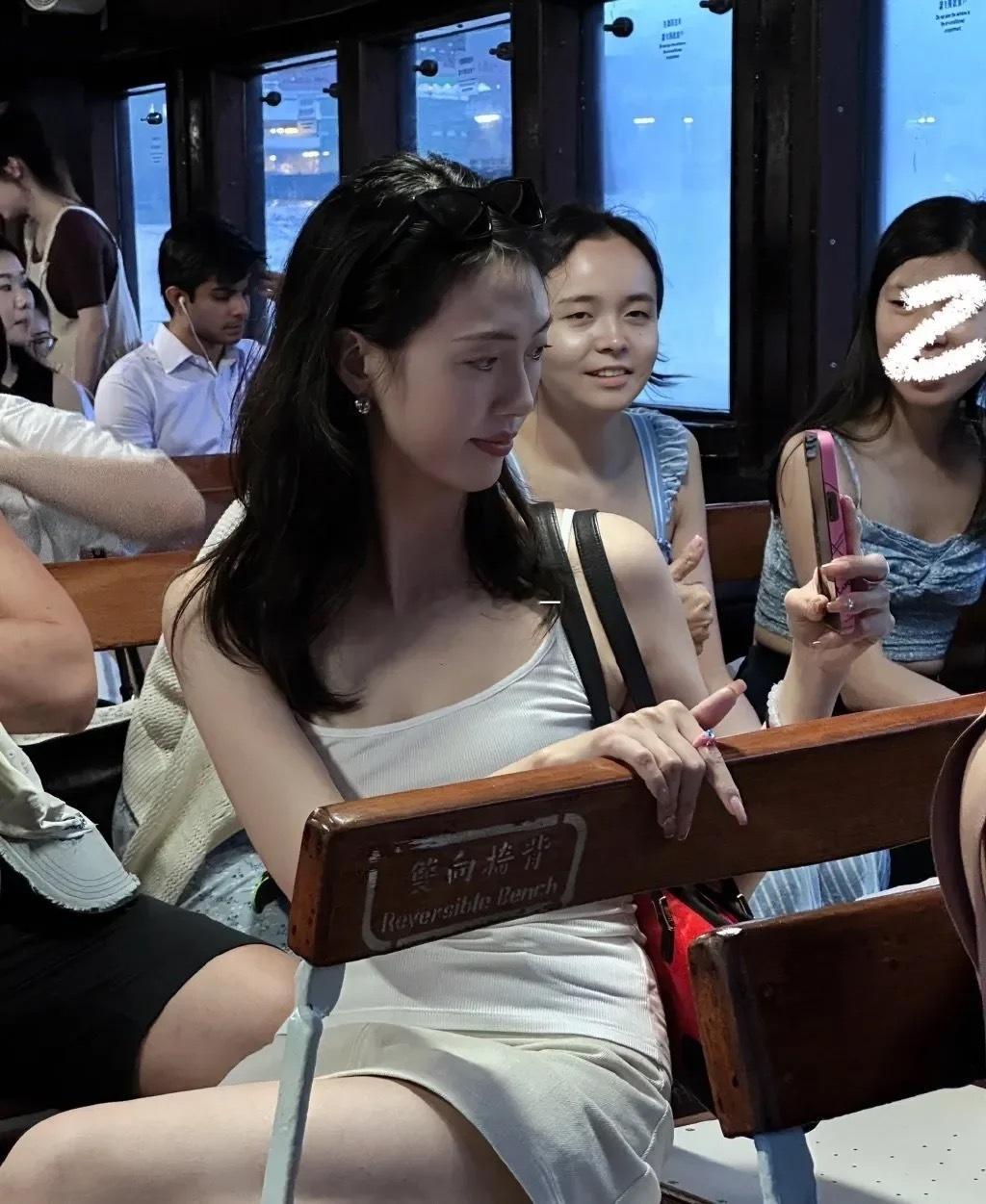 这是哪一位女明星，美的有点发光了 