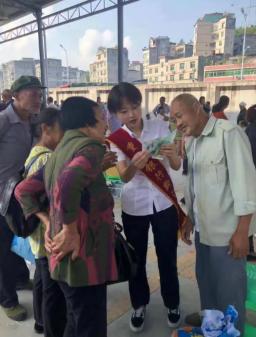 挂失？报警？重庆一女子发现银行卡被盗刷后，急中生智，立刻跑去超市刷了3块钱买袋盐