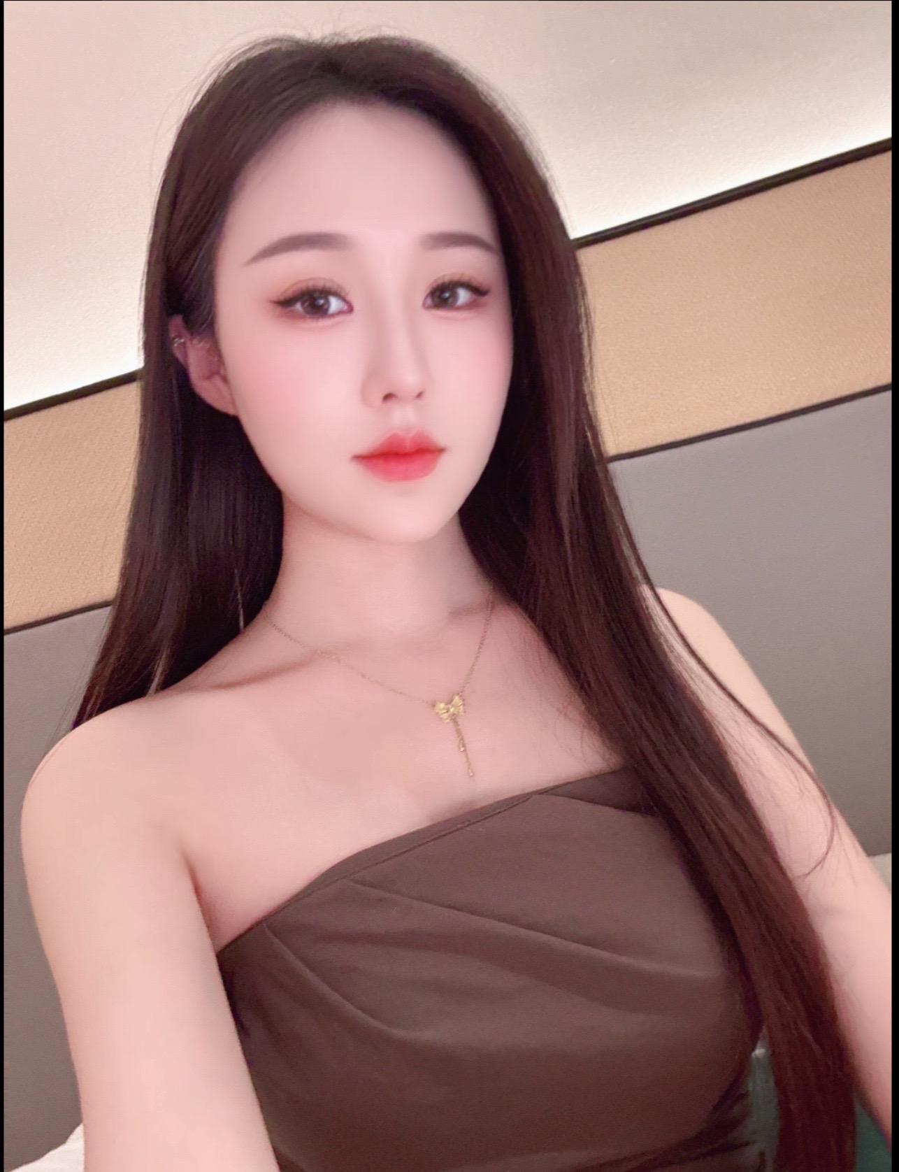 我们最擅长的就是跟不爱的人结婚 然后用一生去怀念最爱的人