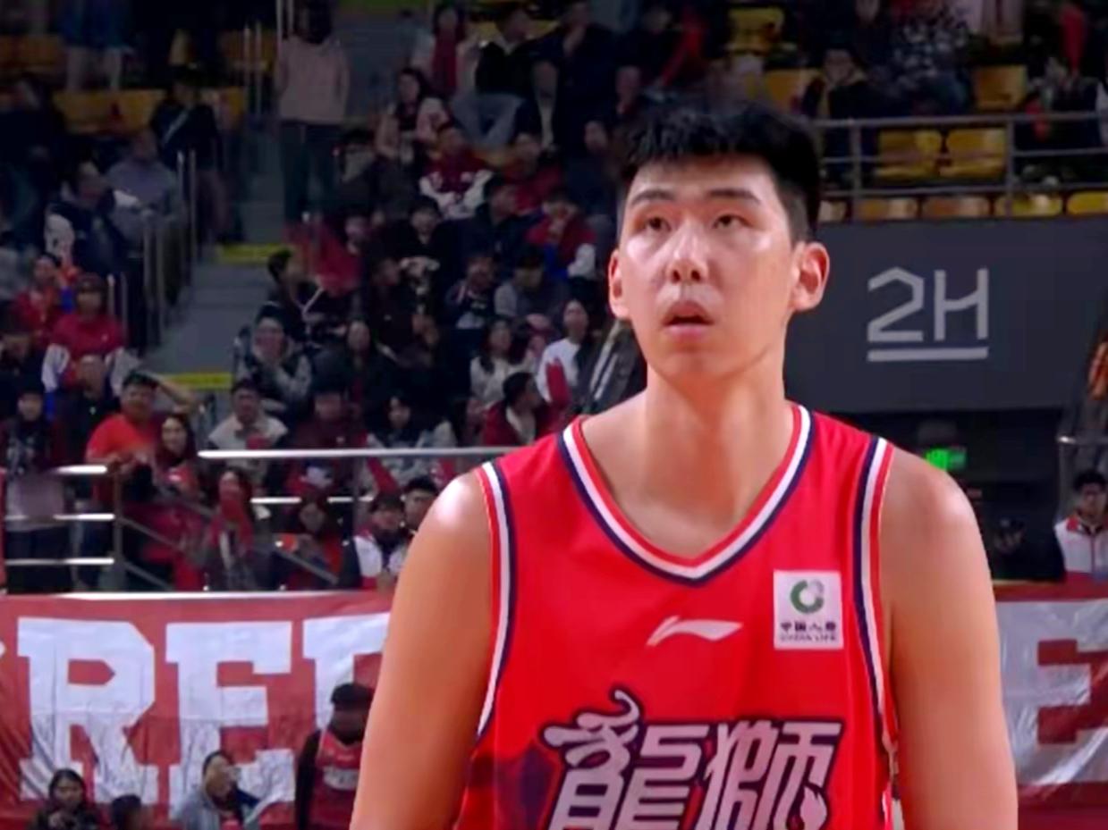 24分14篮板，徐昕配得上“文班亚昕”的名号了

一场郭艾伦的复出之战，被徐昕抢