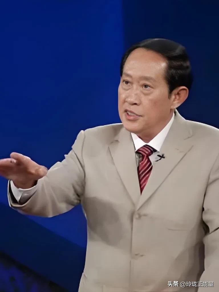 王立群教授直击人性的一句话：
 
“别人拿捏不了你，就开始讨厌你；你的认知高于别
