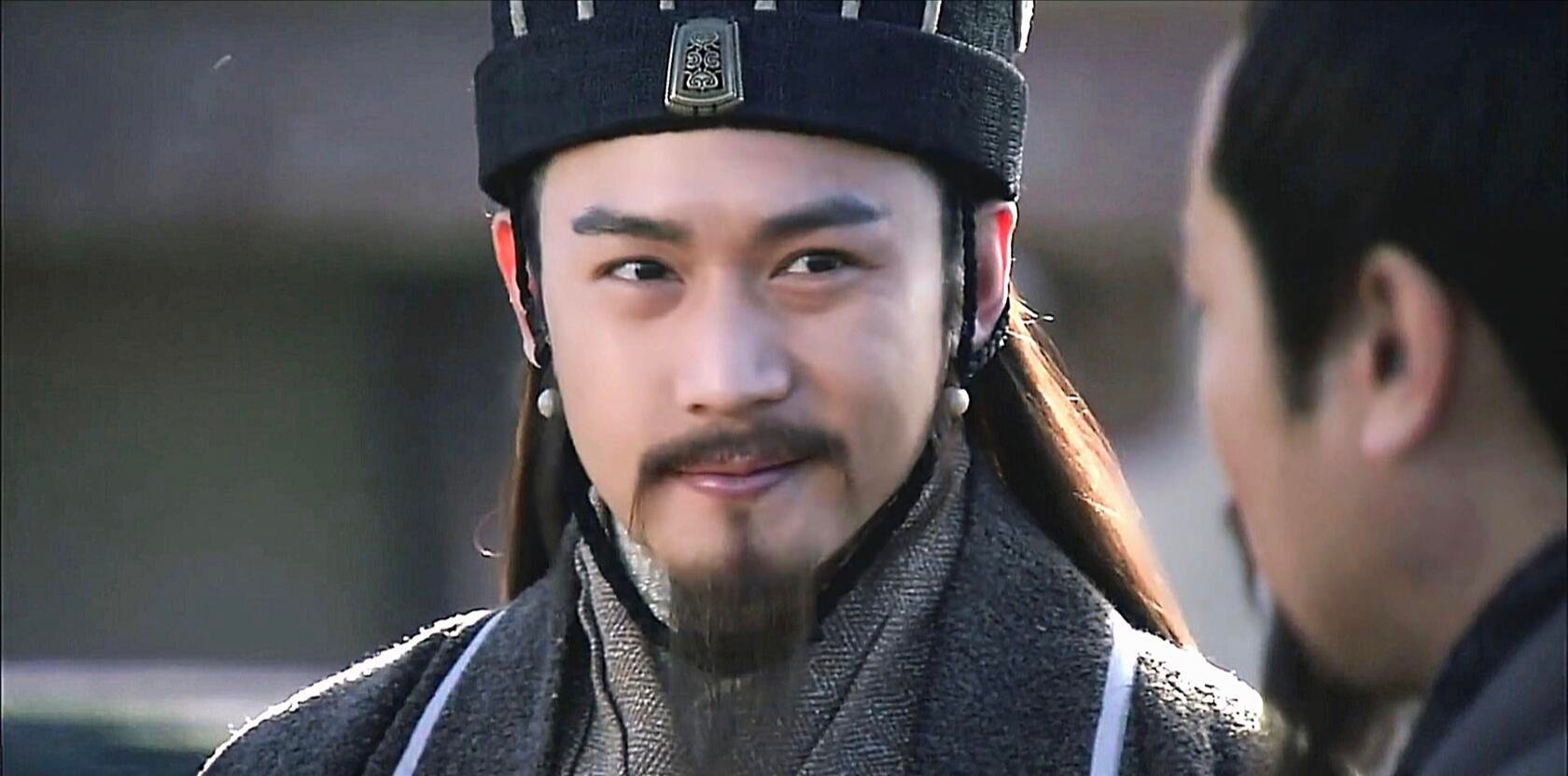 陆毅去了诸葛亮武侯祠陆毅鲍蕾打卡武侯祠，他诠释的丞相，是一代人心中无可替代的经典