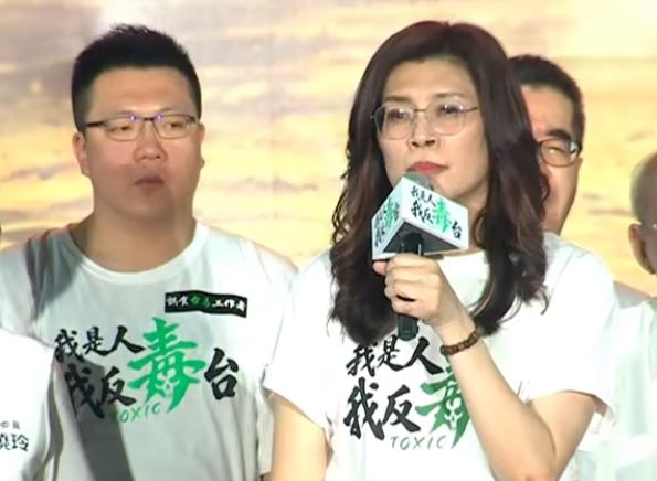 昨晚19点45分左右，国民党主席郑丽文在登上凯道活动舞台致辞时，直接宣布“现场超