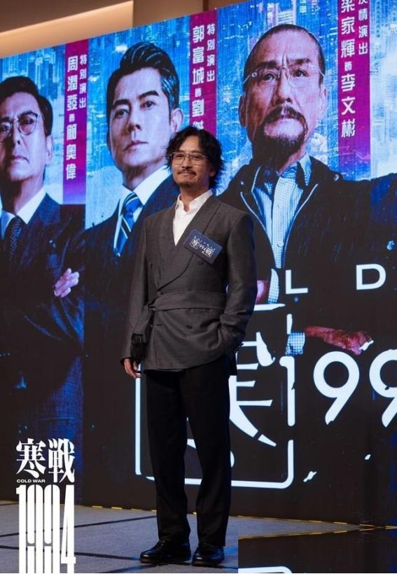 香港为何总对内陆人有偏见？影帝梁家辉曾经道出真相：“香港人其实挺可悲的，被英国人