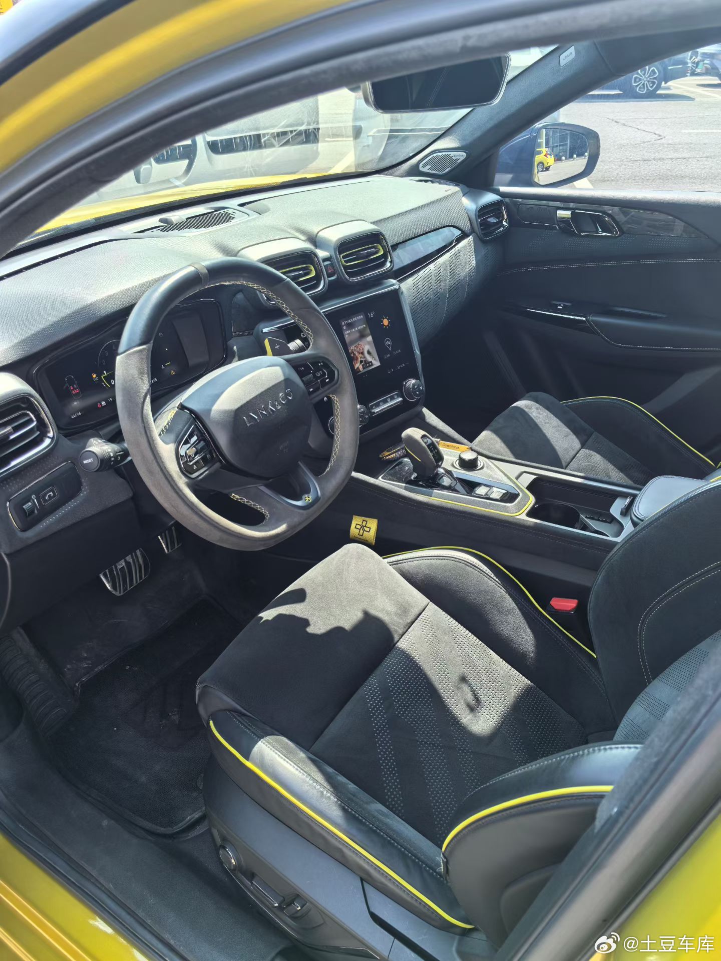 新车二十万的时候你们嫌它贵没性价比二手现在9万多块钱2021年领克03+原漆 4