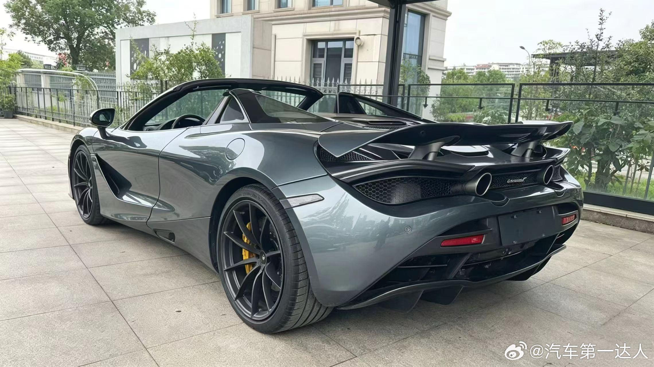 迈凯伦720S 敞篷20年7月上牌8800公里灰外黑内 