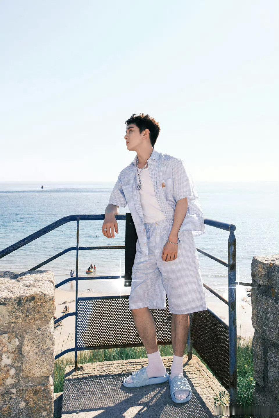 李佳琦掌握了逆转时间的公式吧别人越忙越憔悴，李佳琦越忙气色越能打，护肤功底实打实