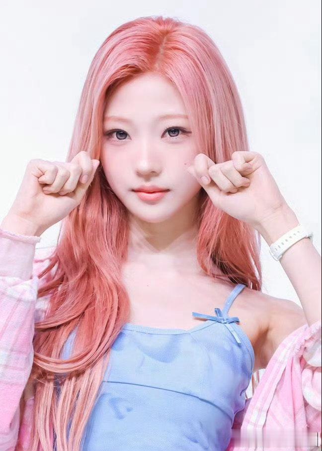 怎么美成这样呀这个小蜜桃