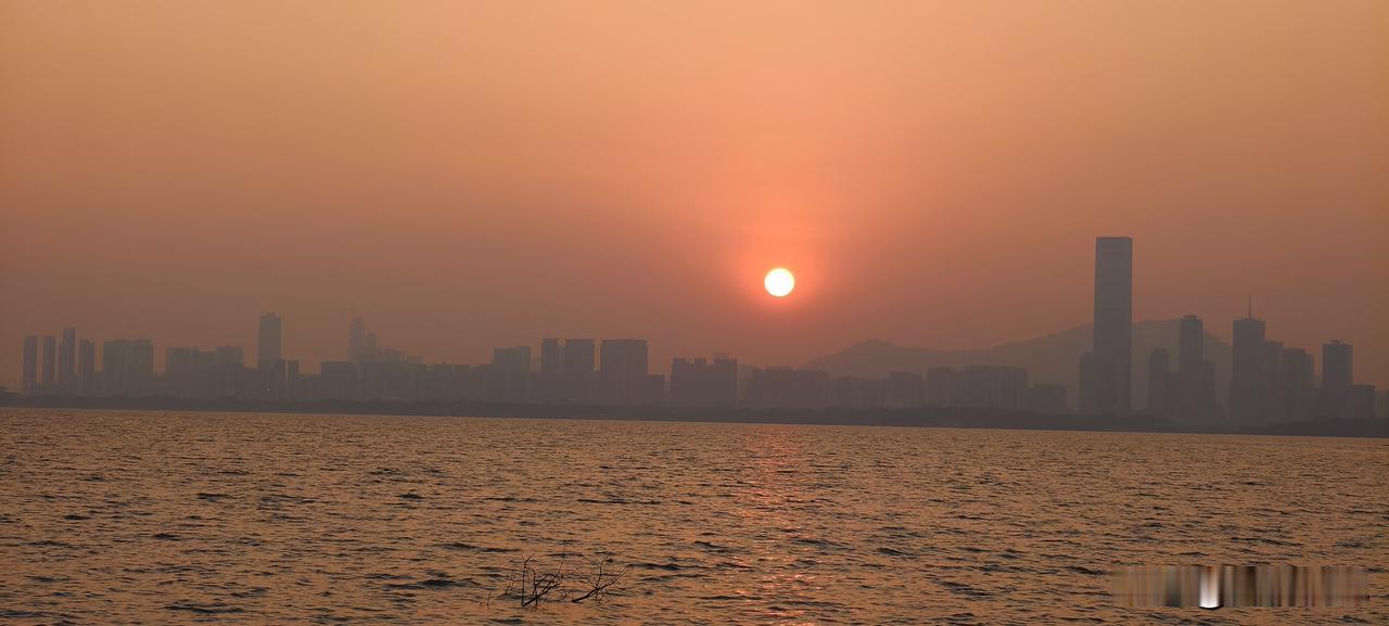 给领导送礼：懂分寸，才体面
 
职场送礼，不在贵，在时机、场合、方式都踩对，心意