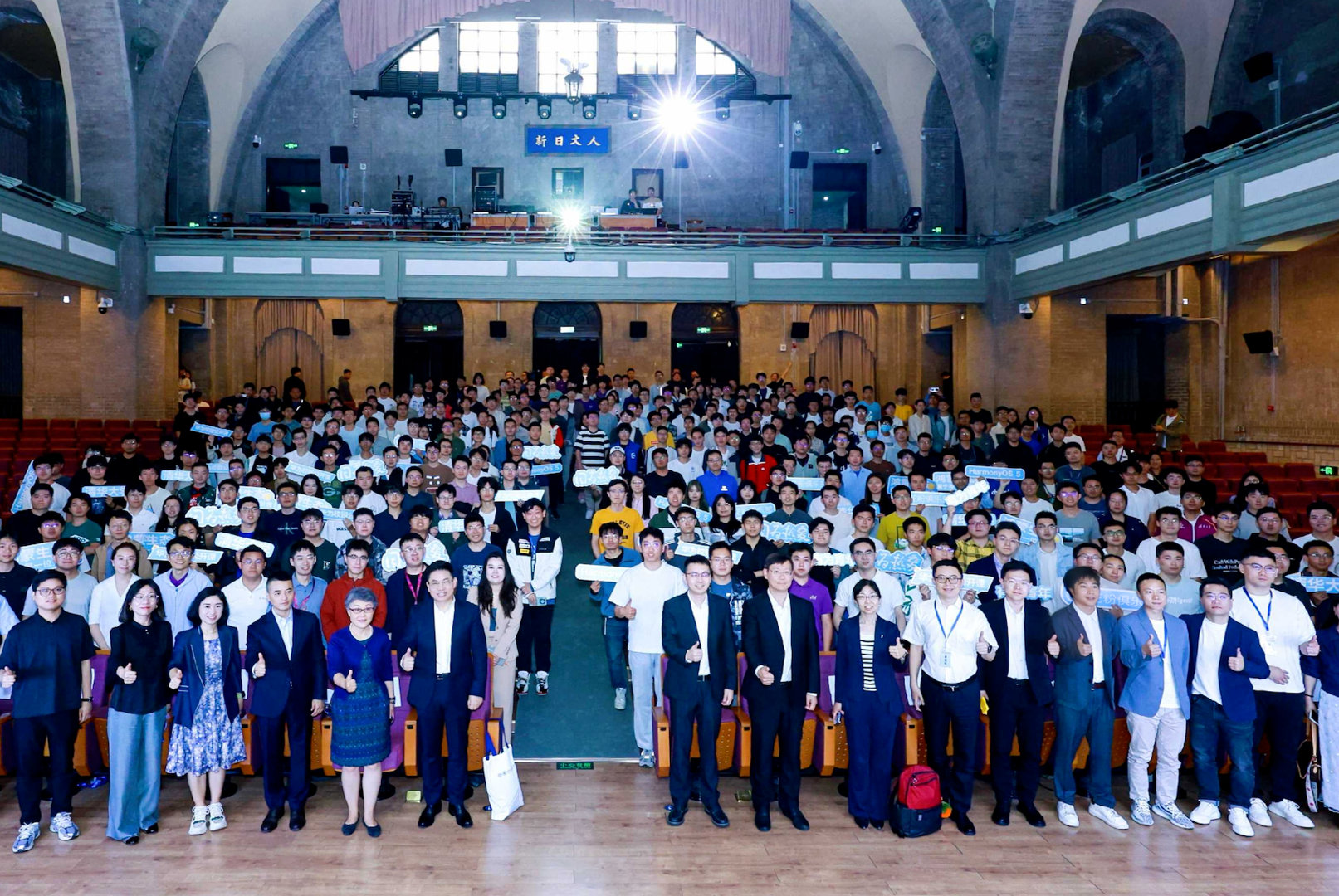 我不允许还有人不知道余承东回清华母校演讲，实名建议把这种课设为大学必修课！不得不