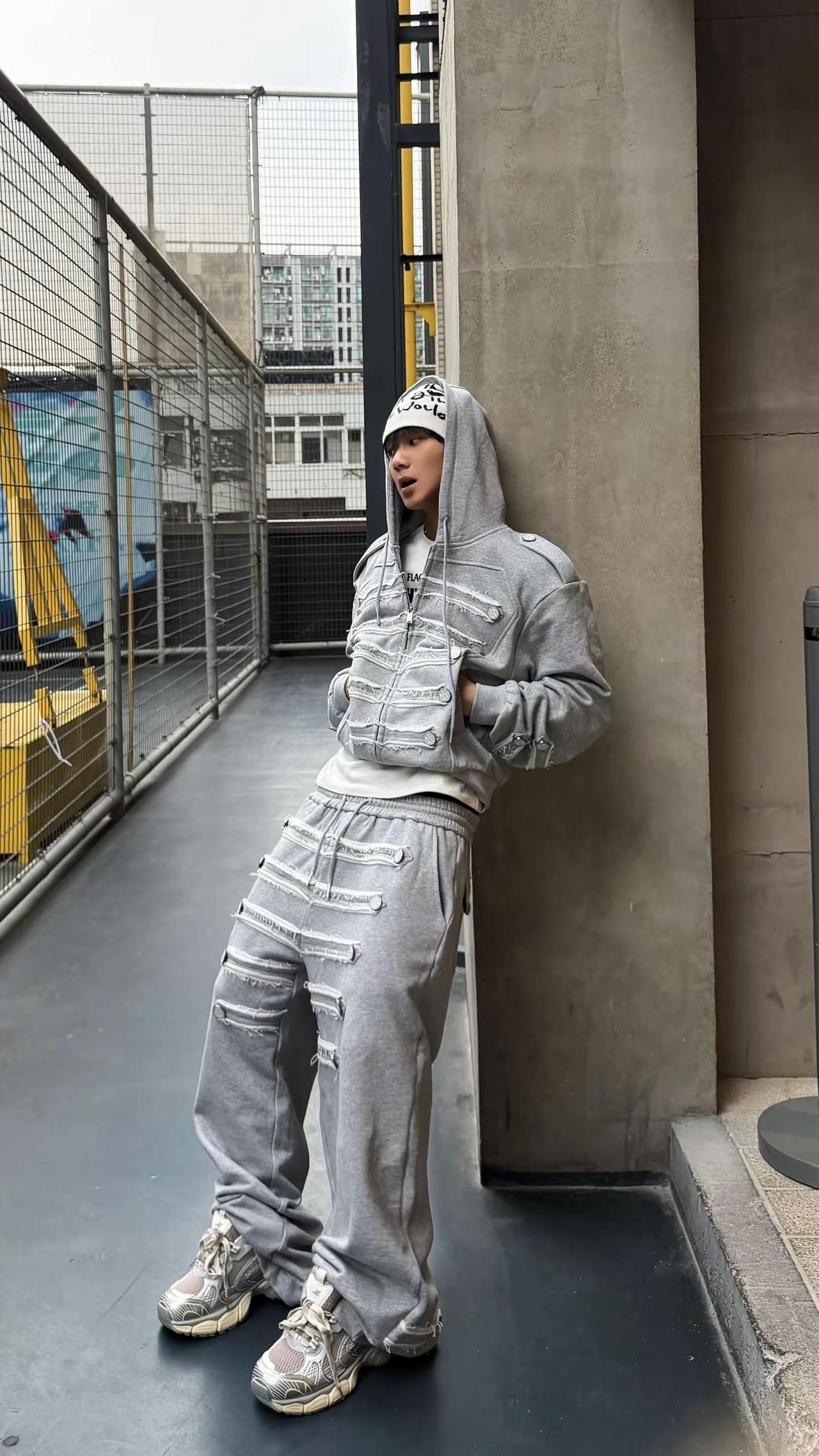 刚刚在熬中药 看到你的消息 忘了时间了 现在我的几剂药煲炸了穿搭 拍照姿势 男生