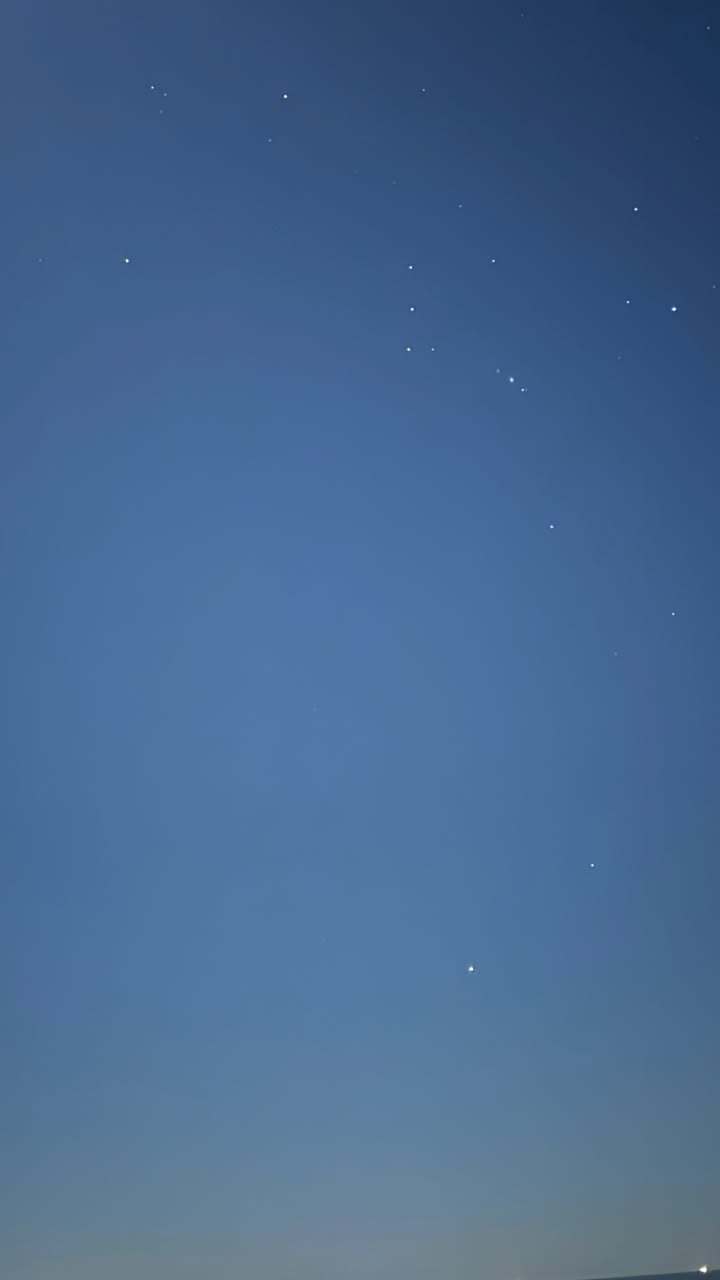 “CB百蓝_。251207利特 ins story更新： 