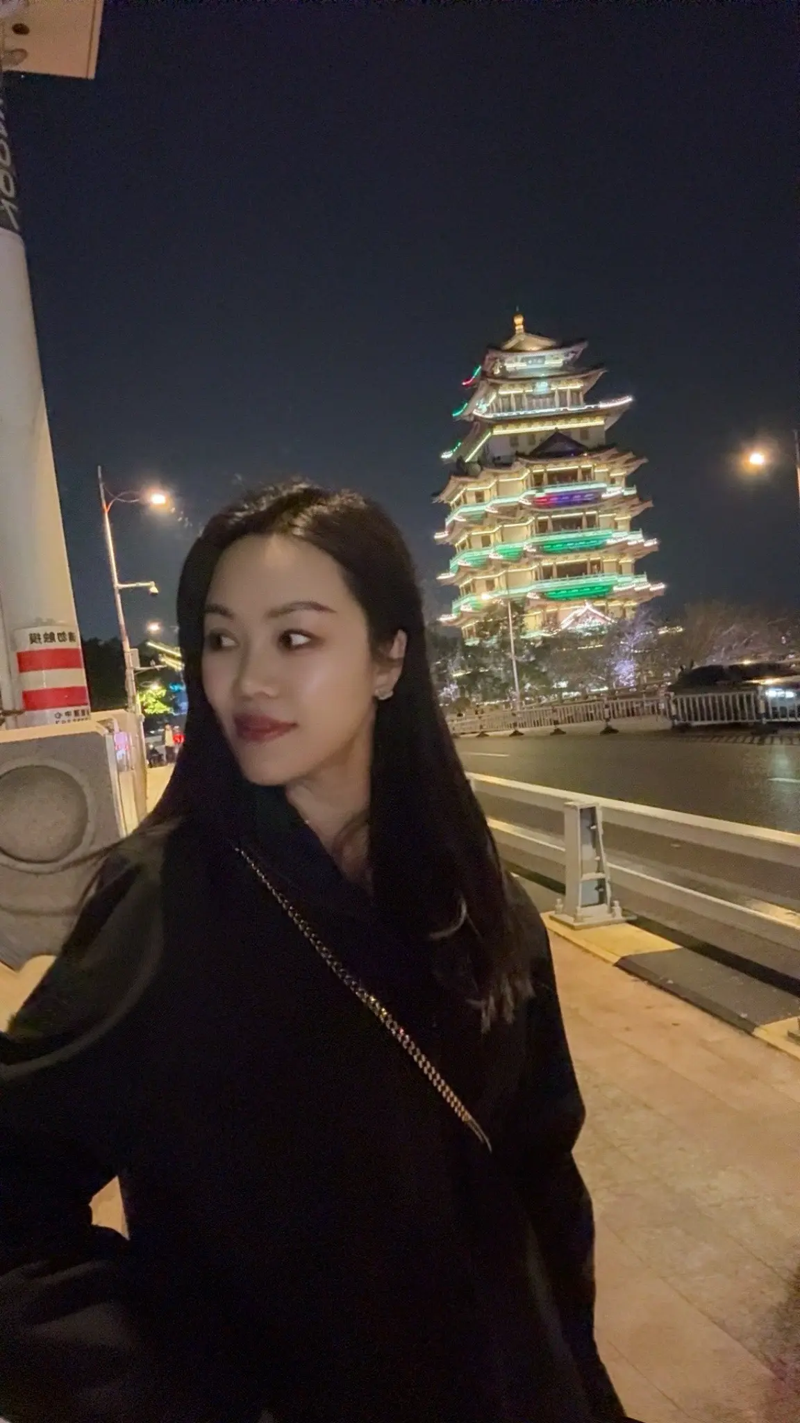 这个世界给我一种，付出真心就会遭报应的感觉，所以真心太廉价，不要见谁就...